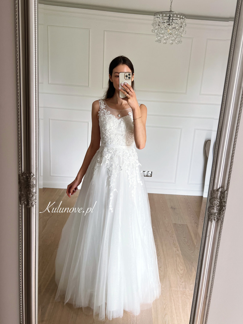 Anette - brocade lace wedding dress with tied corset - Kulunove image 3